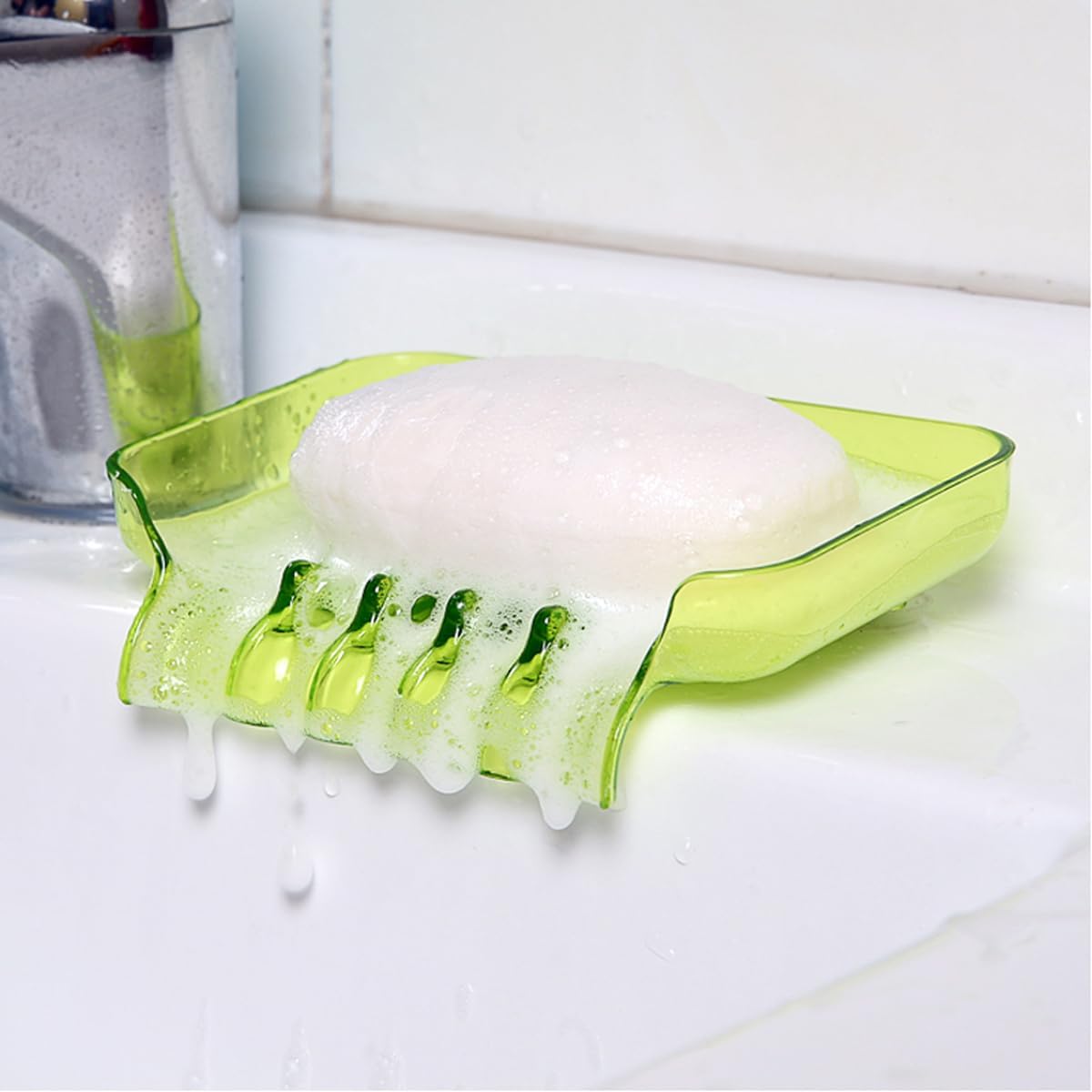Cabilock Space-Saving Soap Dish with Suction Cup 1