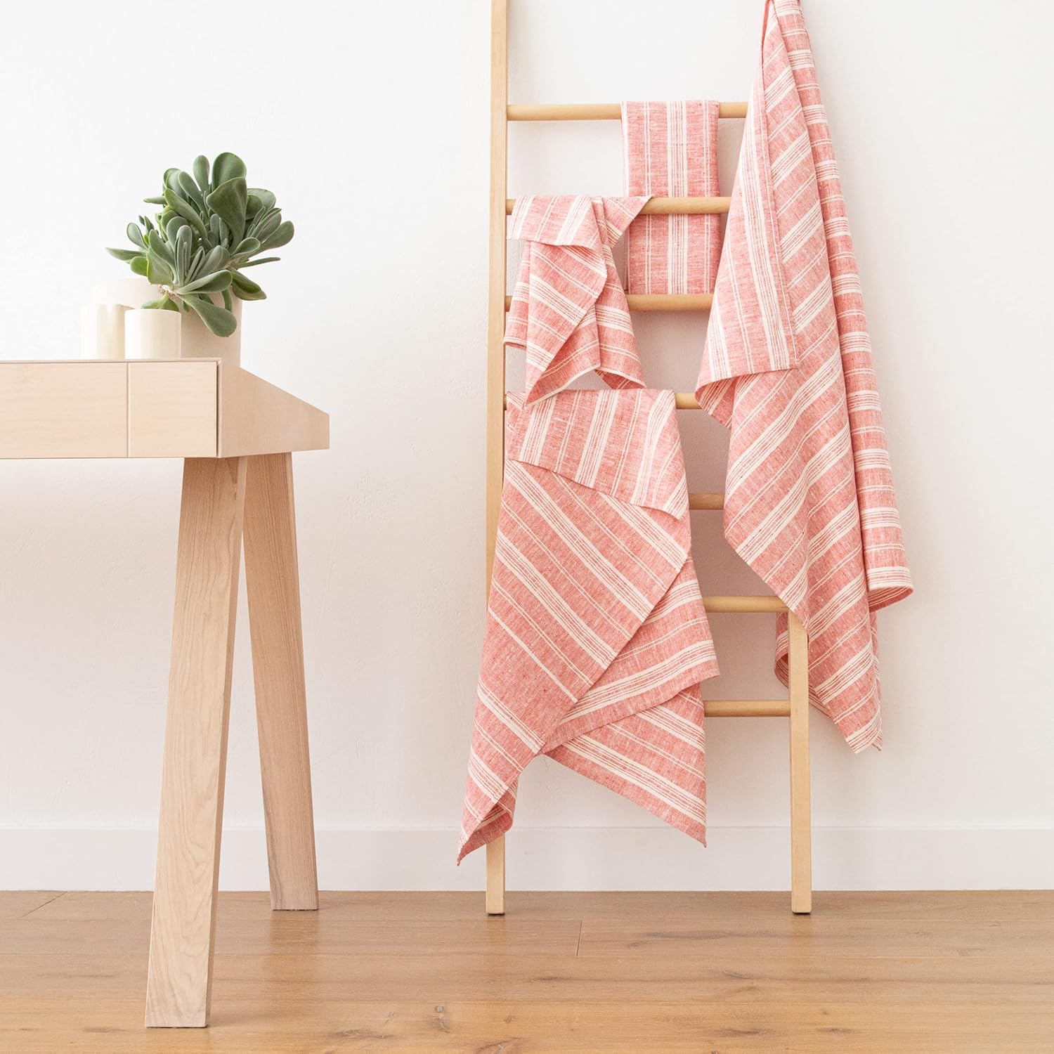 LinenMe Red Multistripe Bath Towel Set